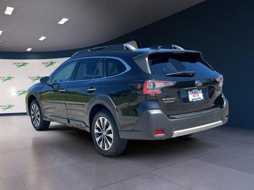 Crystal Black Silica 2024 Subaru Outback Touring