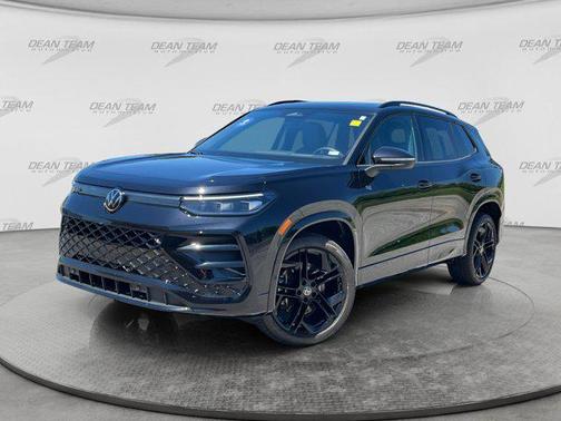 BLACK PEARL 2025 Volkswagen Tiguan 2.0T SE R-Line Black 4MOTION