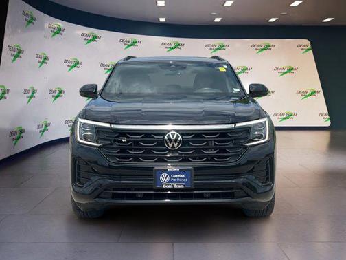 Deep Black Pearl 2025 Volkswagen Atlas Cross Sport 2.0T SEL
