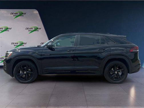 Deep Black Pearl 2025 Volkswagen Atlas Cross Sport 2.0T SEL