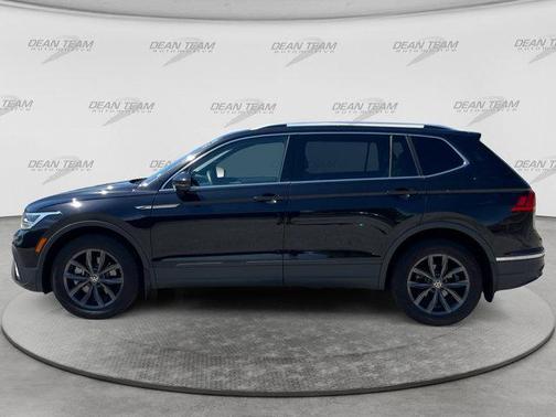 Deep Black Pearl 2023 Volkswagen Tiguan 2.0T SE 4MOTION