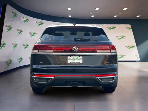 deep black pearl 2026 Volkswagen Atlas Cross Sport 2.0T SEL