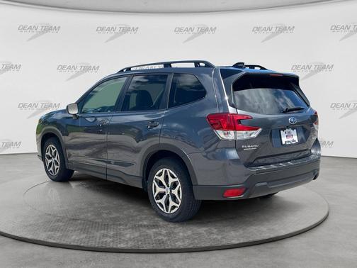Magnetite Gray Metallic 2024 Subaru Forester Premium