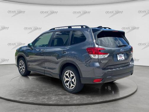 Magnetite Gray Metallic 2024 Subaru Forester Premium