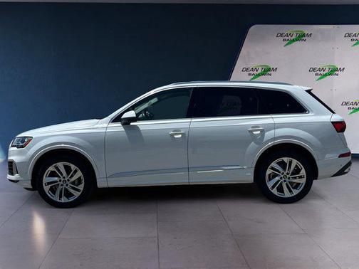 2022 Audi Q7 55 Premium Plus