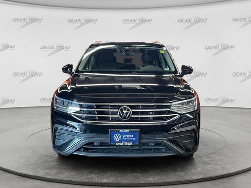 Deep Black Pearl 2023 Volkswagen Tiguan 2.0T SE