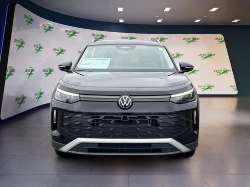 Deep Black Pearl 2026 Volkswagen Tiguan 2.0T SE 4MOTION