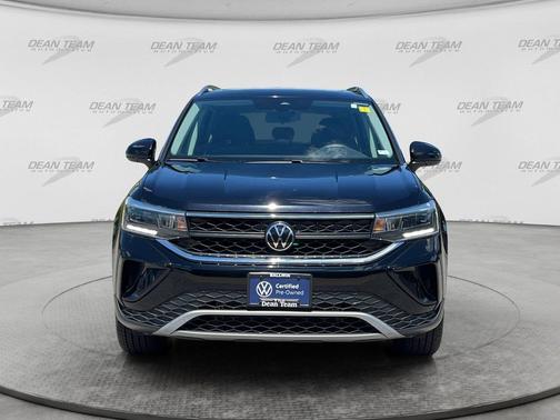 Deep Black Pearl 2023 Volkswagen Taos 1.5T SE