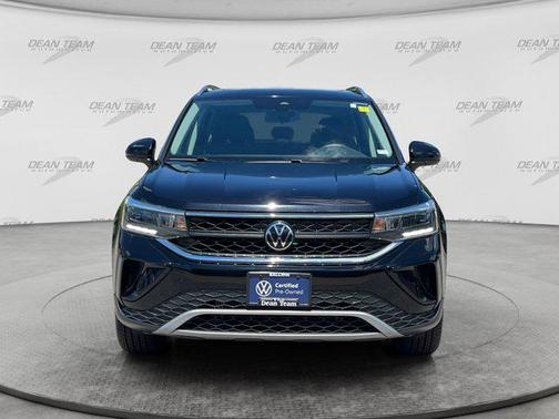 Deep Black Pearl 2023 Volkswagen Taos 1.5T SE