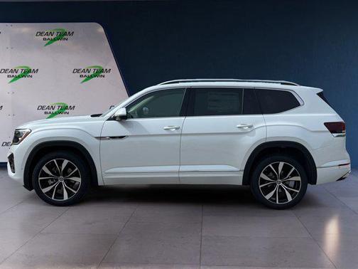 WHITE PEARL 2026 Volkswagen Atlas 2.0T SEL Premium R-Line 4MOTION