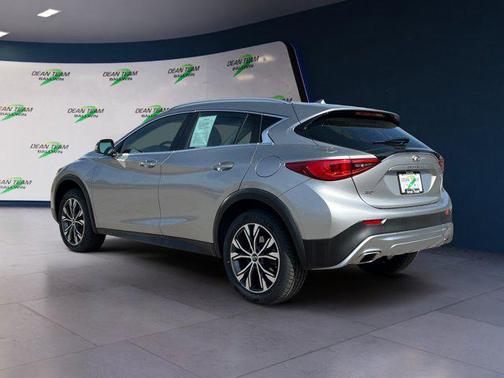 2017 INFINITI QX30 Luxury