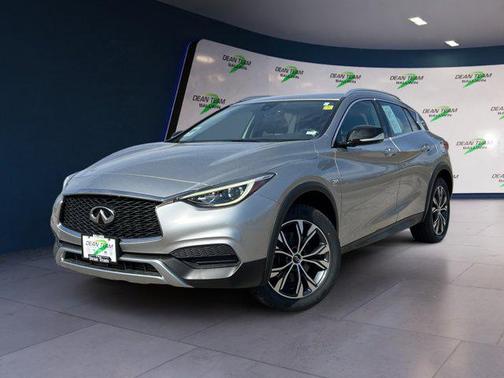 2017 INFINITI QX30 Luxury