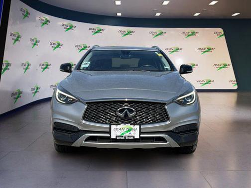 2017 INFINITI QX30 Luxury