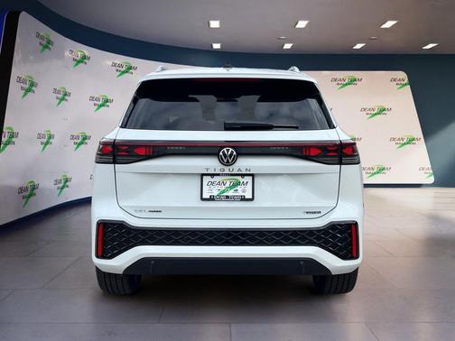 WHITE PEARL 2026 Volkswagen Tiguan 2.0T SEL R-Line 4MOTION