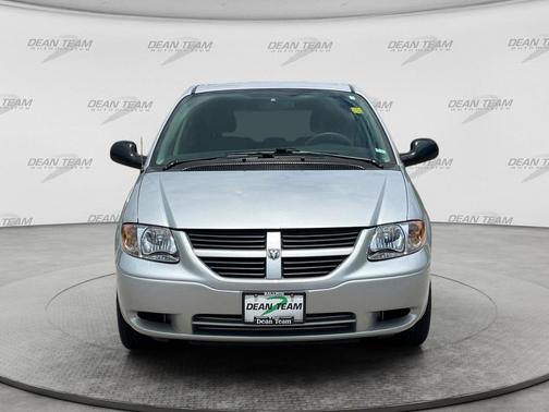 Bright Silver Metallic 2005 Dodge Grand Caravan SE
