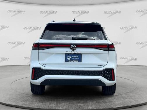 Opal White Pearl 2025 Volkswagen Tiguan 2.0T SE R-Line Black 4MOTION