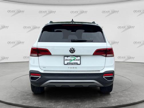 WHITE_BLACK 2023 Volkswagen Taos 1.5T SE
