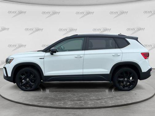WHITE_BLACK 2023 Volkswagen Taos 1.5T SE