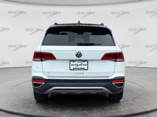 WHITE_BLACK 2023 Volkswagen Taos 1.5T SE