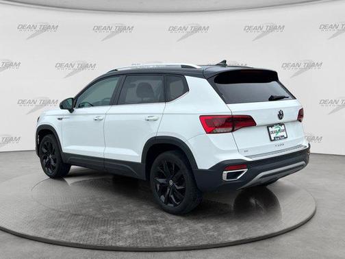 WHITE_BLACK 2023 Volkswagen Taos 1.5T SE