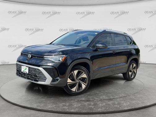 BLACK PEARL 2025 Volkswagen Taos 1.5T SE