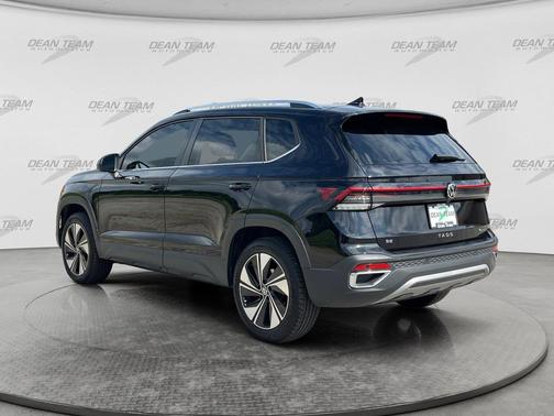 BLACK PEARL 2025 Volkswagen Taos 1.5T SE