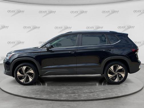 BLACK PEARL 2025 Volkswagen Taos 1.5T SE