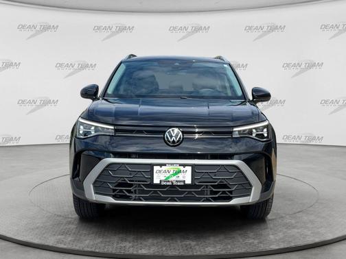 BLACK PEARL 2025 Volkswagen Taos 1.5T SE