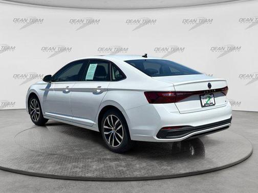 Opal White Pearl 2025 Volkswagen Jetta 1.5T SE