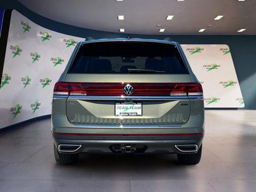 Avocado Green Pearl 2026 Volkswagen Atlas 2.0T SE w/Technology 4MOTION