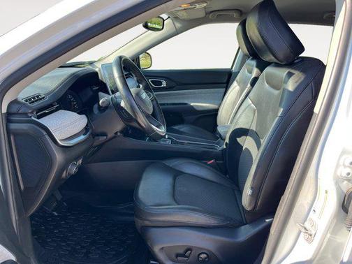 Bright White Clearcoat 2022 Jeep Compass Latitude