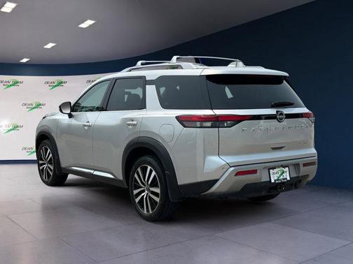 2023 Nissan Pathfinder Platinum 4WD
