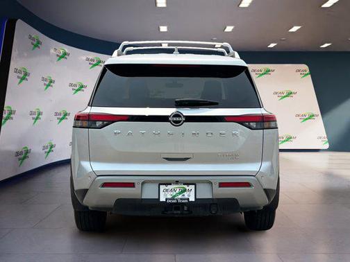 2023 Nissan Pathfinder Platinum 4WD