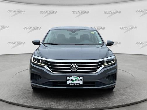 Platinum Gray Metallic 2020 Volkswagen Passat 2.0T SE