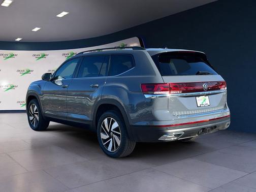 pure gray 2026 Volkswagen Atlas 2.0T SE w/Technology