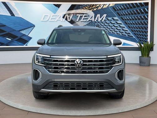 Pure Gray 2026 Volkswagen Atlas 2.0T SE w/Technology 4MOTION
