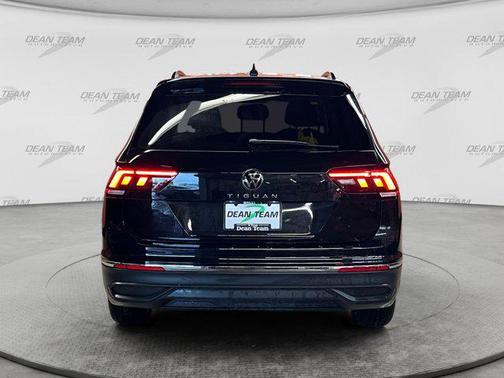 Deep Black Pearl 2022 Volkswagen Tiguan 2.0T S