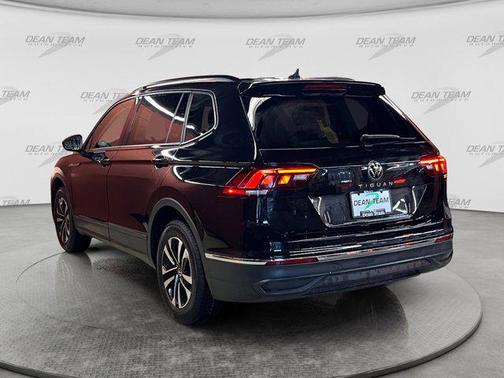 Deep Black Pearl 2022 Volkswagen Tiguan 2.0T S
