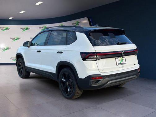 2025 Volkswagen Taos 1.5T SE Black