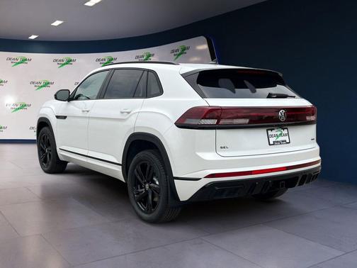 opal white pearl 2026 Volkswagen Atlas Cross Sport 2.0T SEL