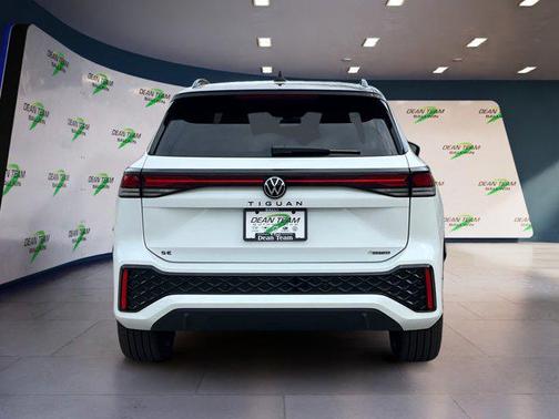 2026 Volkswagen Tiguan 2.0T SE R-Line Black 4MOTION