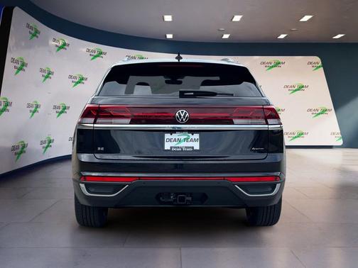 BLACK PEARL 2026 Volkswagen Atlas Cross Sport 2.0T SE w/Technology 4MOTION