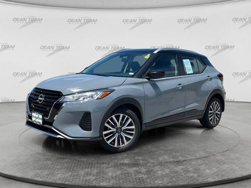 Gray/Super Black 2024 Nissan Kicks SV