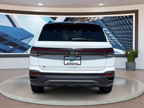 Pure White w/Deep Black Roof 2026 Volkswagen Taos SE Black