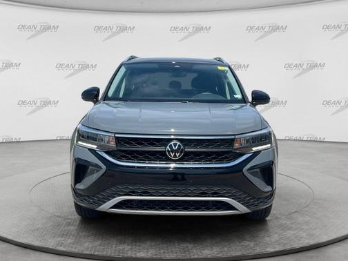 Pure Gray 2023 Volkswagen Taos 1.5T SE