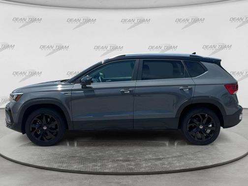 Pure Gray 2023 Volkswagen Taos 1.5T SE