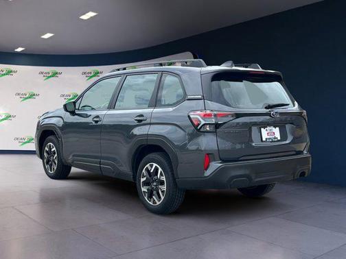 2025 Subaru Forester Base