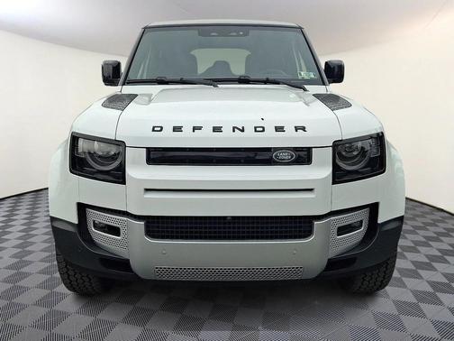 2025 Land Rover Defender 110 P300