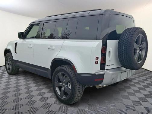 2025 Land Rover Defender 110 P300