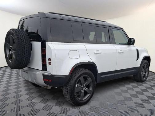 2025 Land Rover Defender 110 P300
